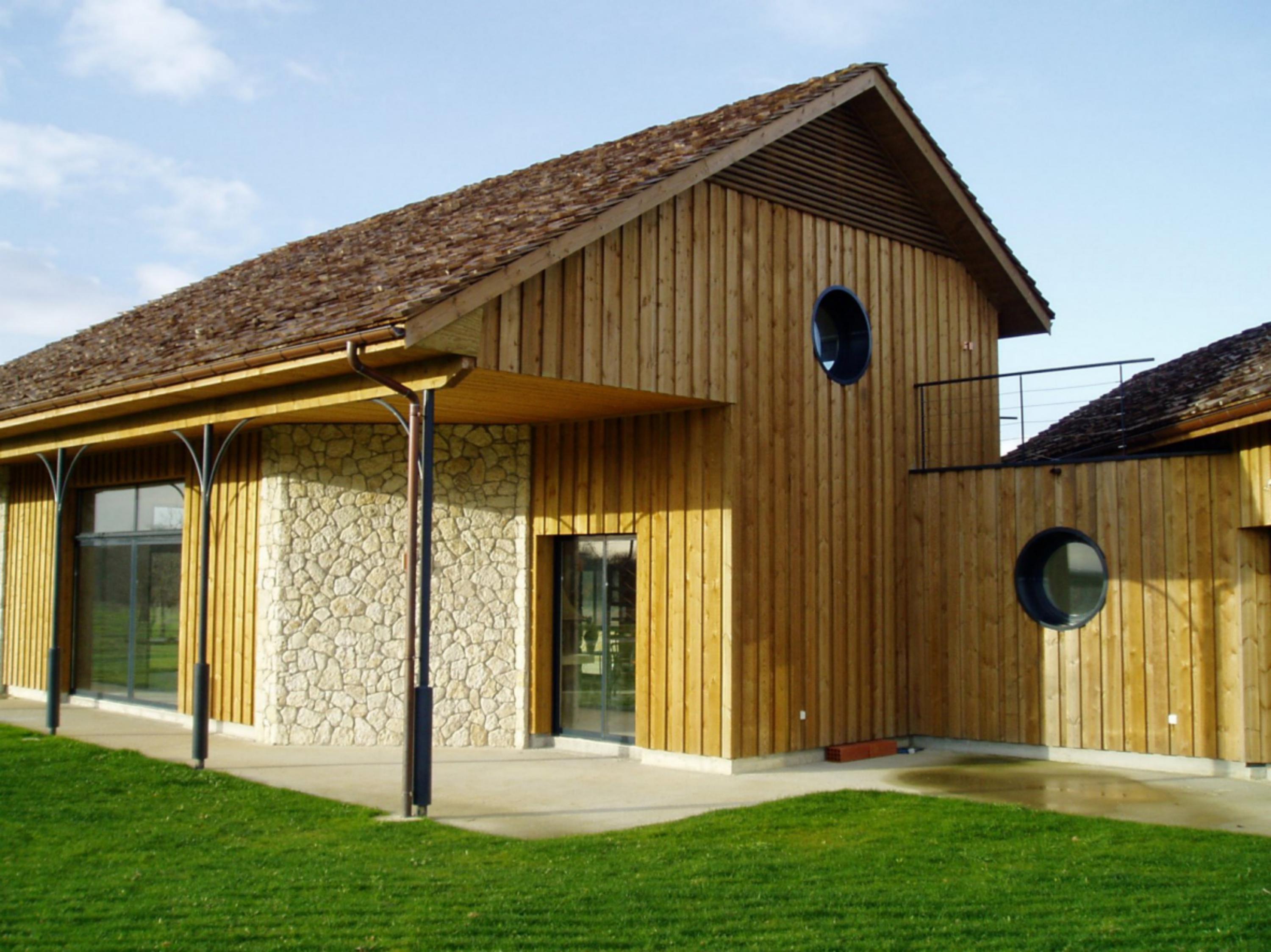 Réalisation maison bardage bois et toiture bardeaux pin des Landes - Brisse les charpentiers Marmande